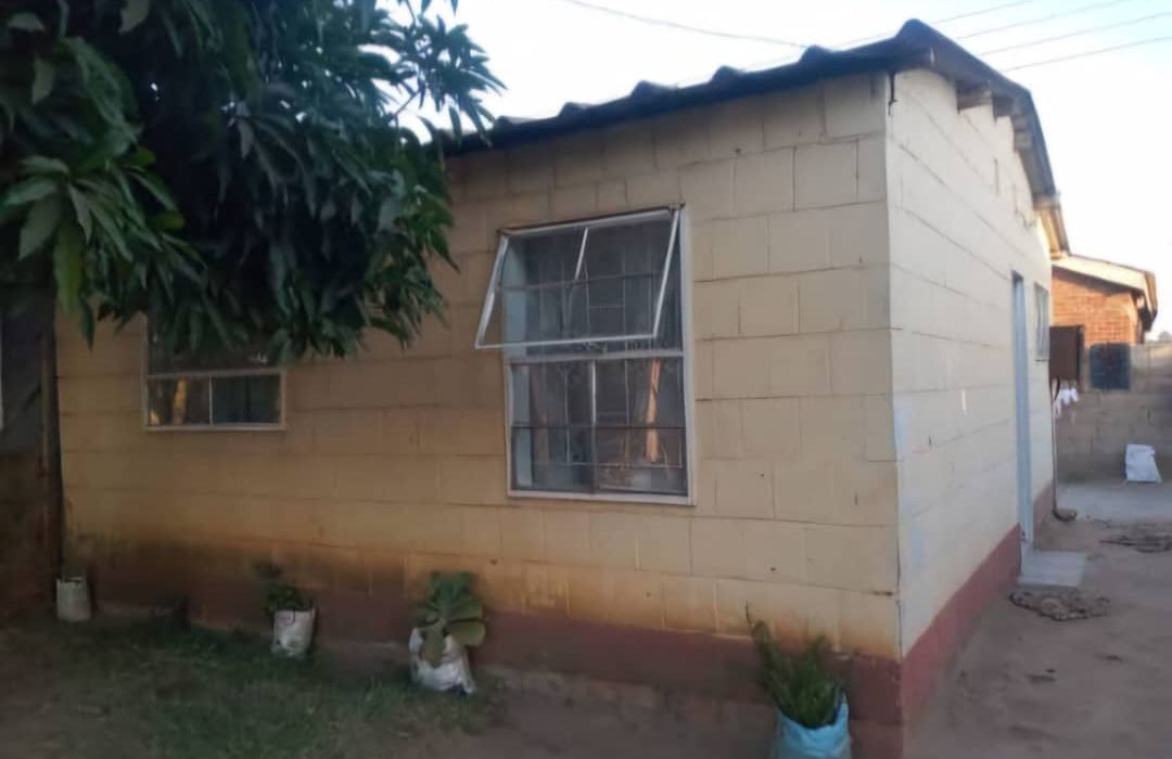 1 Bedroom House in Mufakose for Sale 