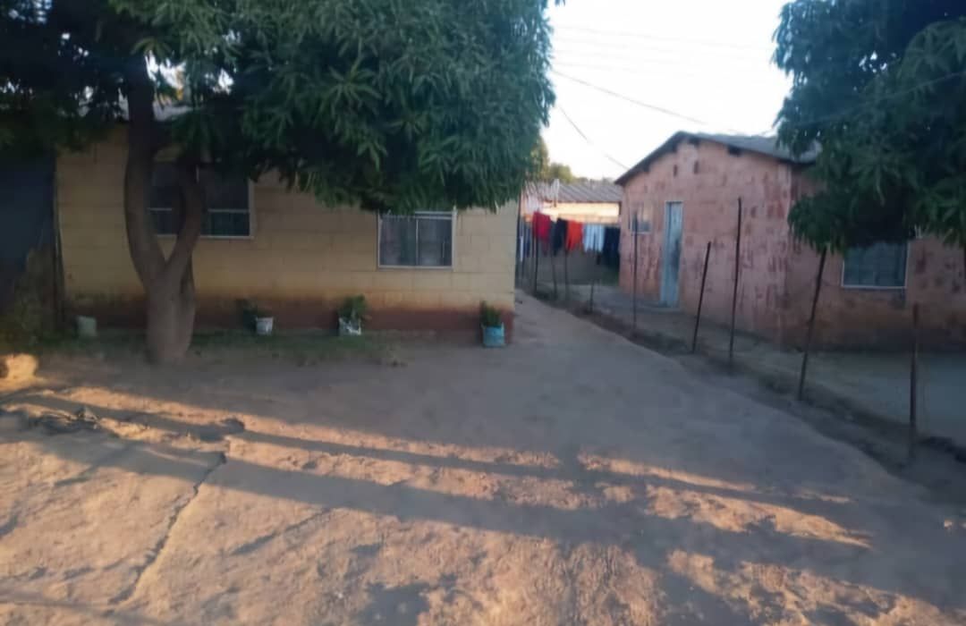 1 Bedroom House in Mufakose for Sale 