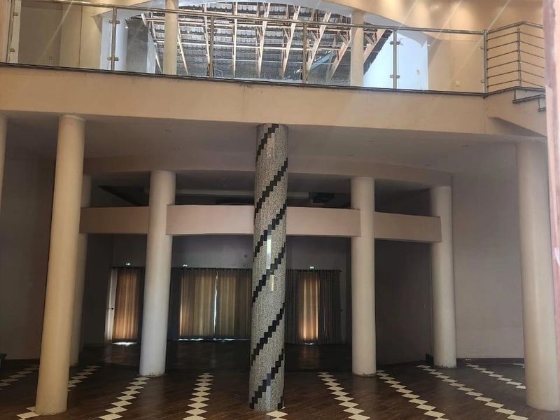 1.38Ac Mansion for Sale in Glen Lorne