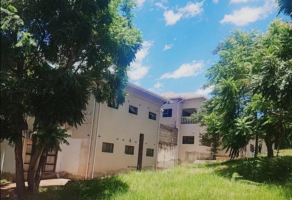 1.38Ac Mansion for Sale in Glen Lorne