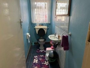 2 bed garden flat for sale in Avonlea.