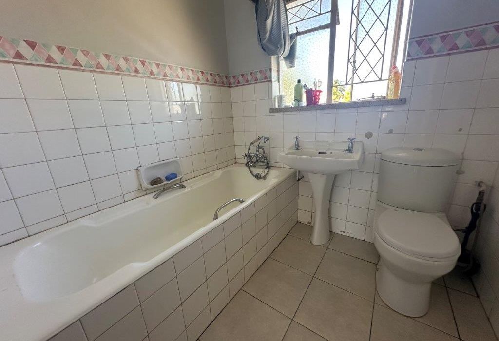 2 Bedroom Duplex Flat for Sale in Avondale 
