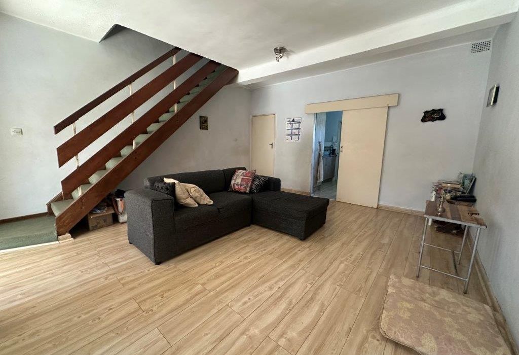 2 Bedroom Duplex Flat for Sale in Avondale 