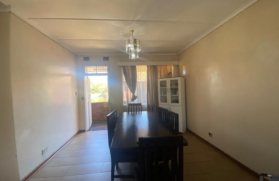 2 Bedroom Flat in Avondale for Sale 