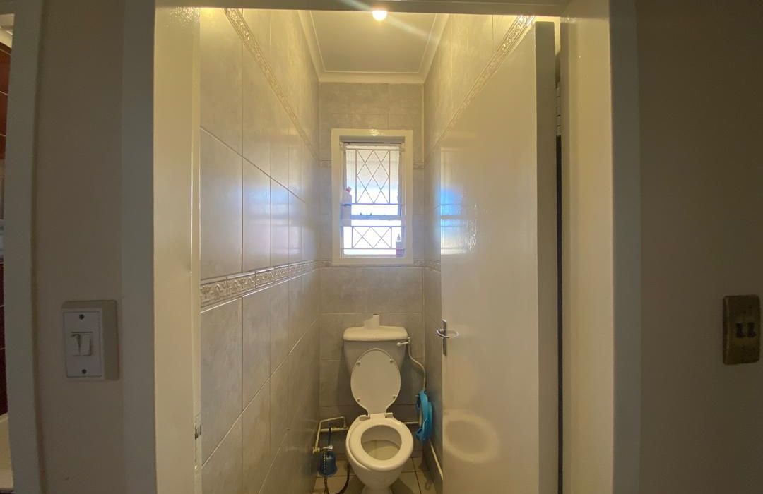 2 Bedroom Flat in Avondale for Sale 