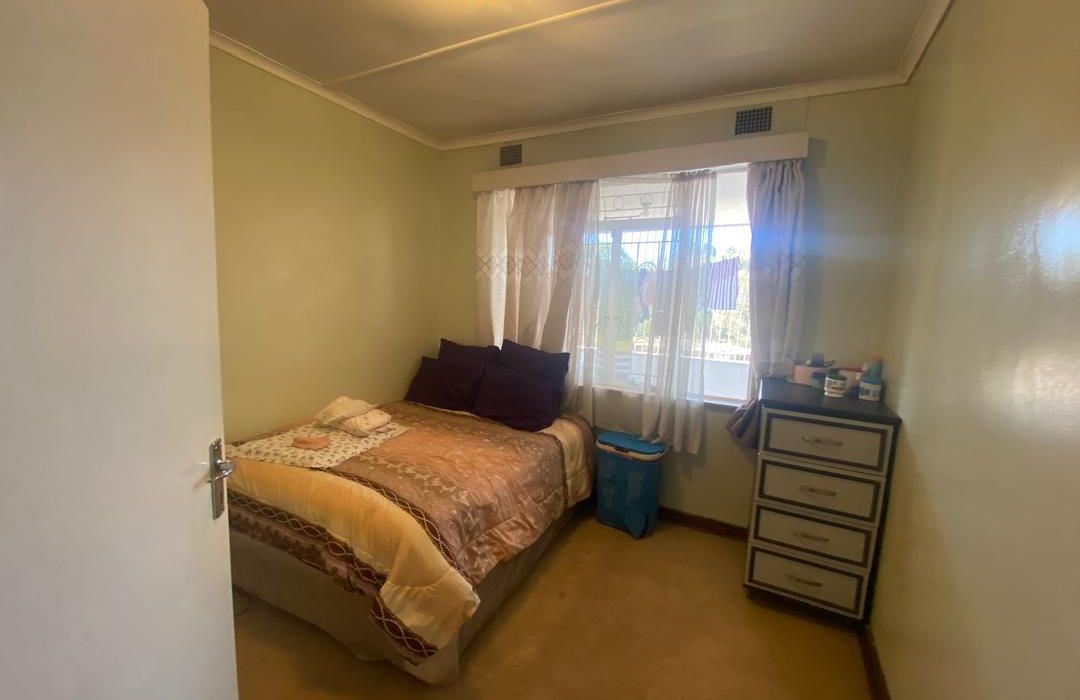2 Bedroom Flat in Avondale for Sale 