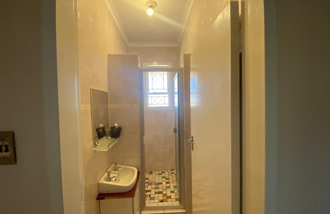 2 Bedroom Flat in Avondale for Sale 