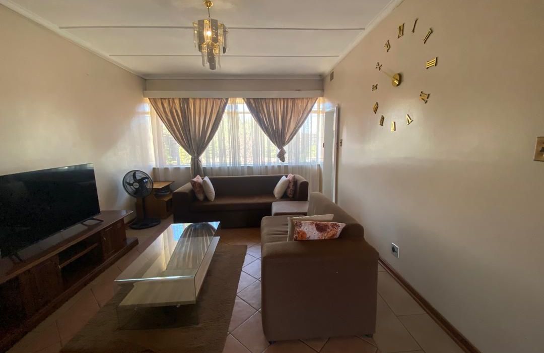 2 Bedroom Flat in Avondale for Sale 