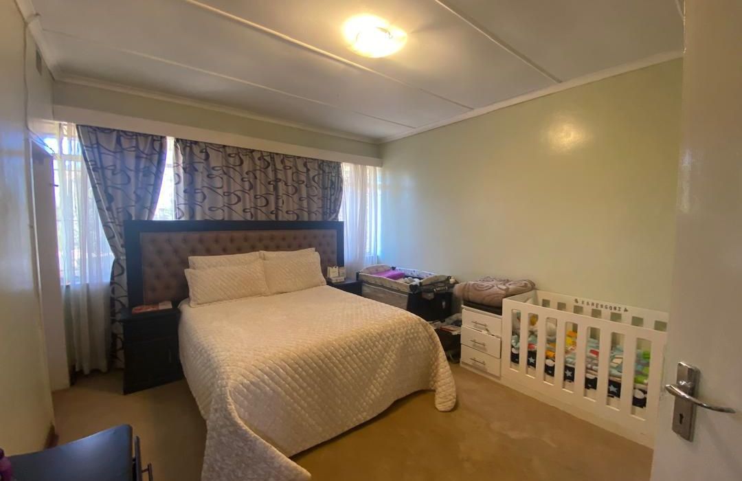 2 Bedroom Flat in Avondale for Sale 