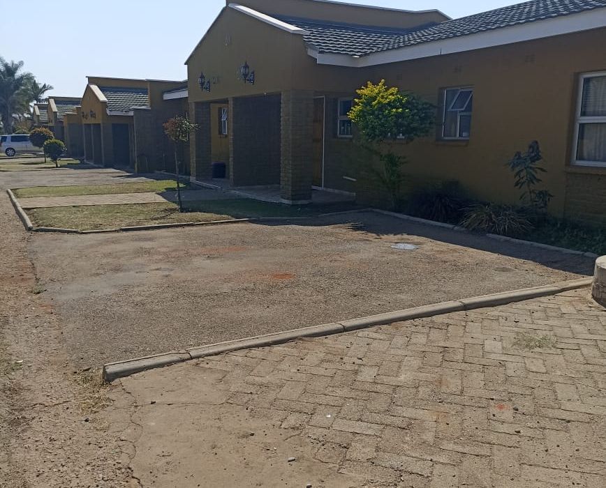 2 Bedroom Garden Flat to Rent in Madokero