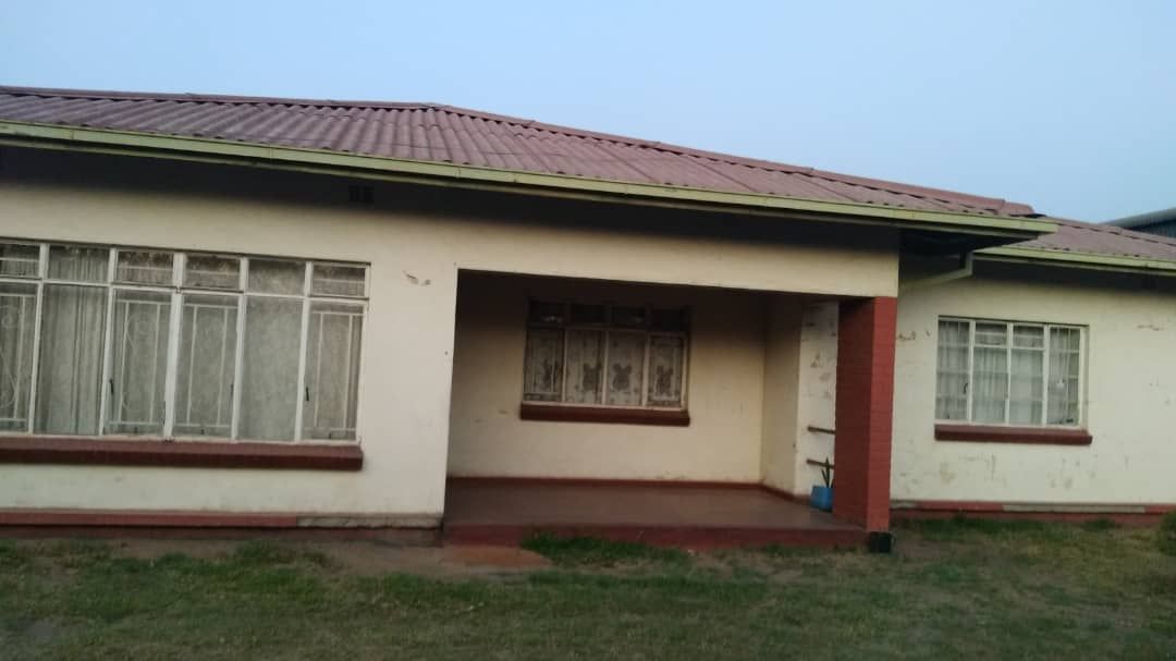 2 Bedroom House in Lochinvar for Sale 