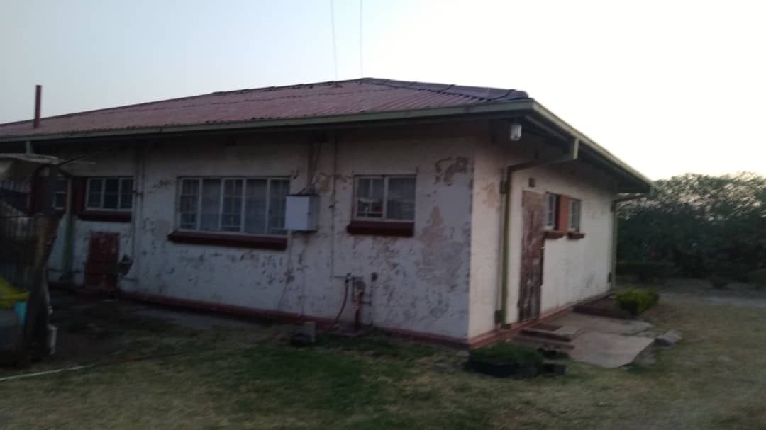2 Bedroom House in Lochinvar for Sale 