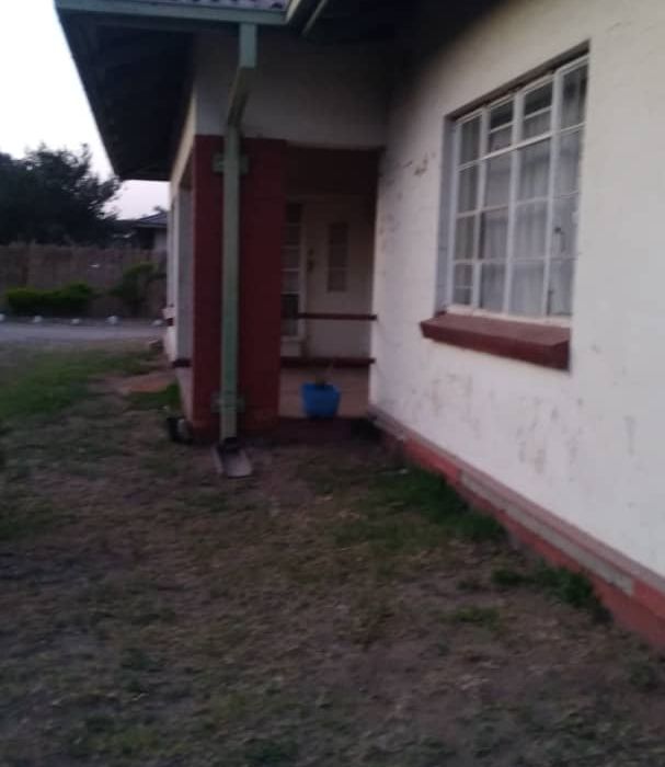 2 Bedroom House in Lochinvar for Sale 