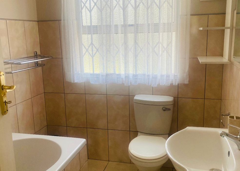 2 Bedroom House in Newlands for Rent 