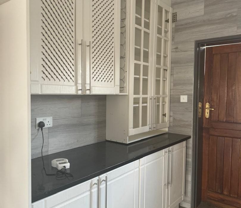 3 Bedroom Apartment for Sale in Arlington Estate 