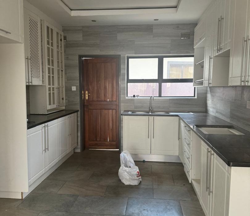 3 Bedroom Apartment for Sale in Arlington Estate 