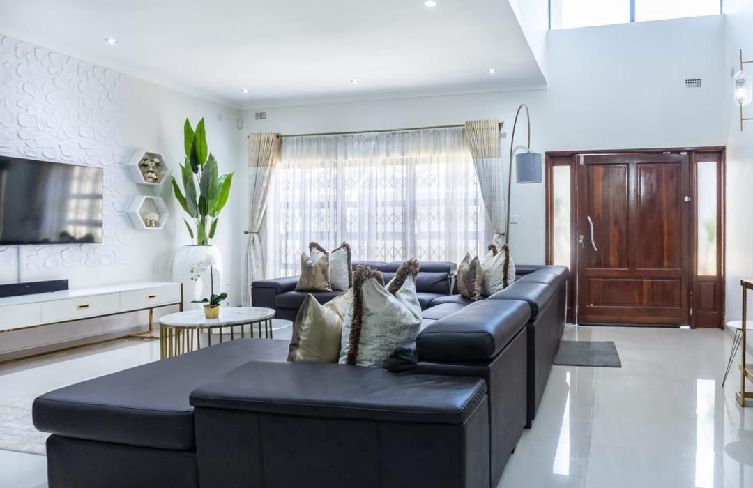 3 Bedroom Apartment for Sale in Greencroft 