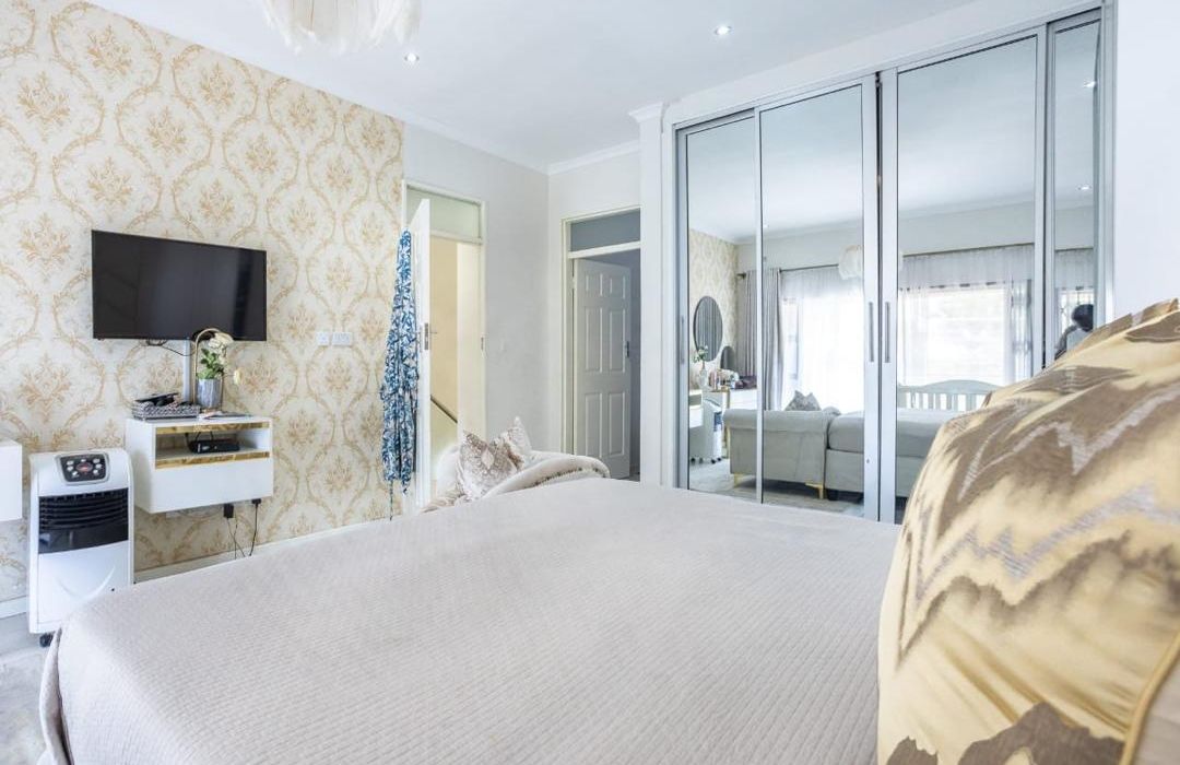 3 Bedroom Apartment for Sale in Greencroft 