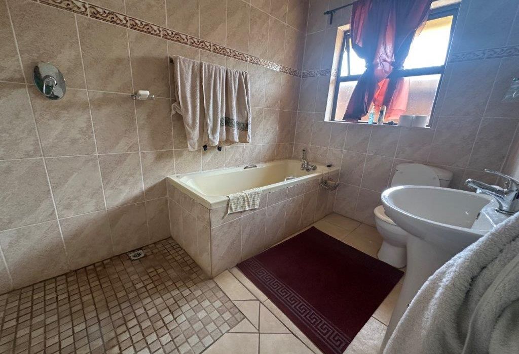 3 Bedroom Cluster for Sale in Pomona 
