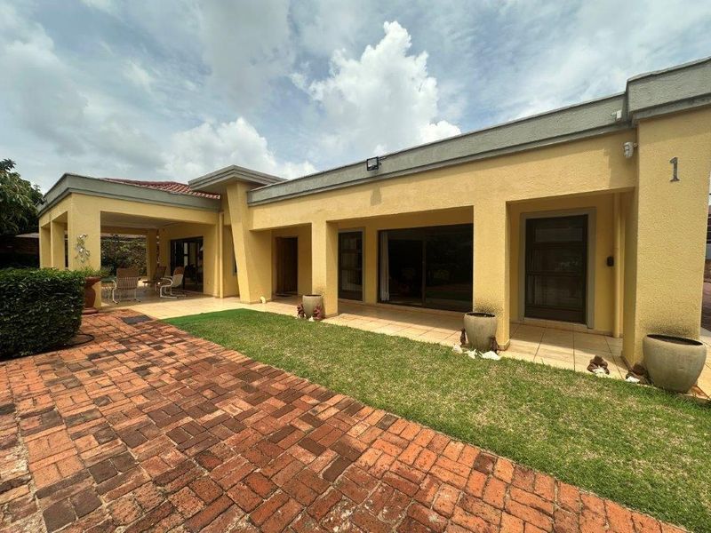 3 Bedroom Cluster for Sale in Pomona 
