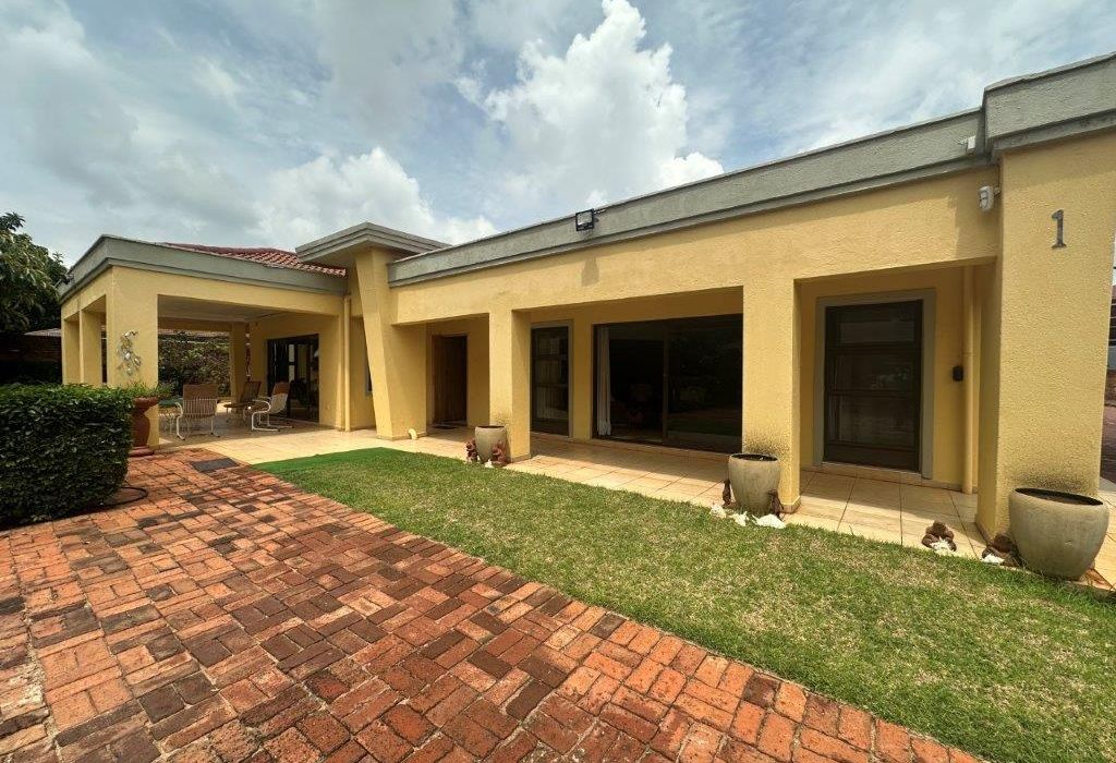 3 Bedroom Cluster for Sale in Pomona 