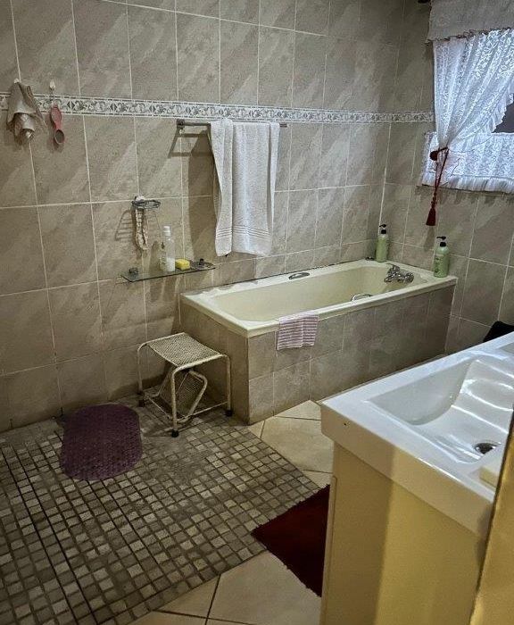 3 Bedroom Cluster for Sale in Pomona 