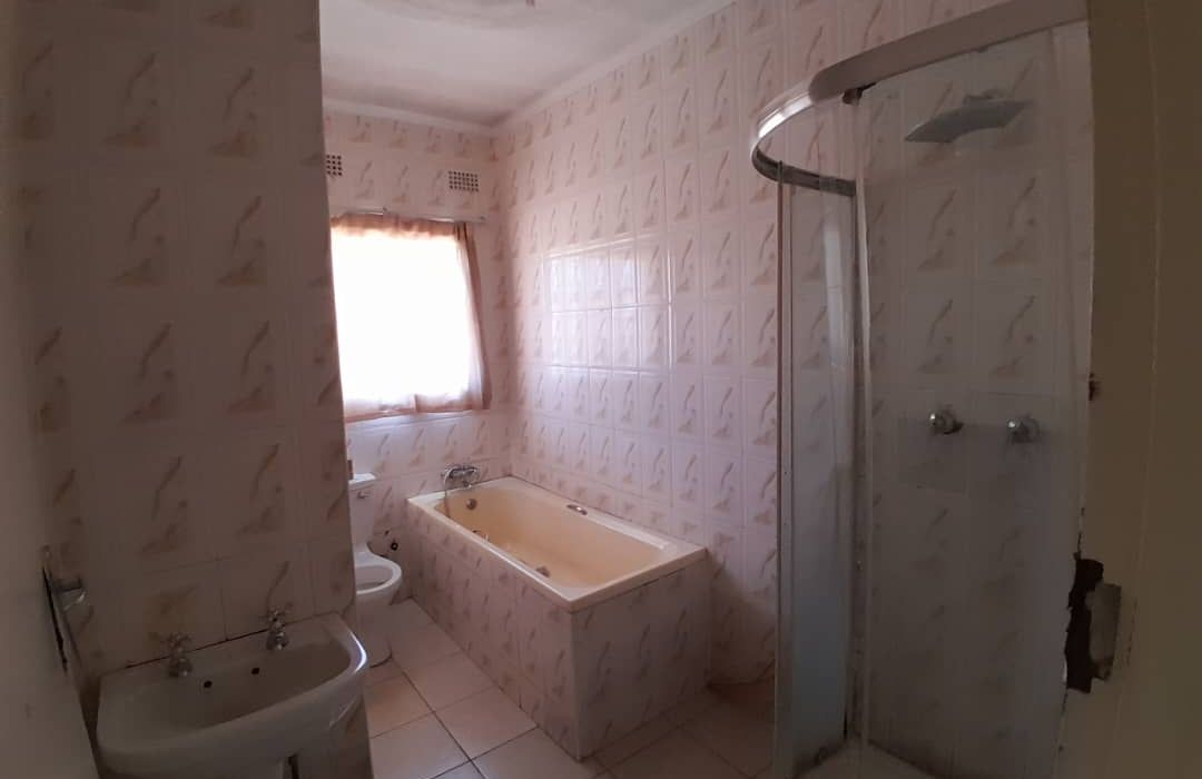 3 Bedroom Cluster House for Sale in Waterfalls 