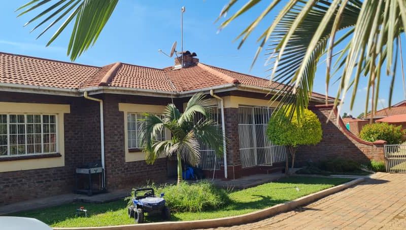 3 Bedroom Cluster House for Sale in Waterfalls 