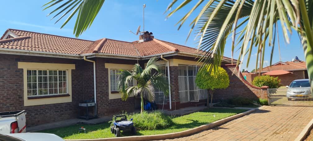 3 Bedroom Cluster House for Sale in Waterfalls 