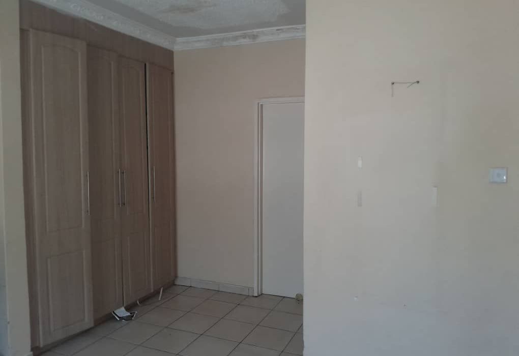 3 Bedroom Cluster House for Sale in Waterfalls 