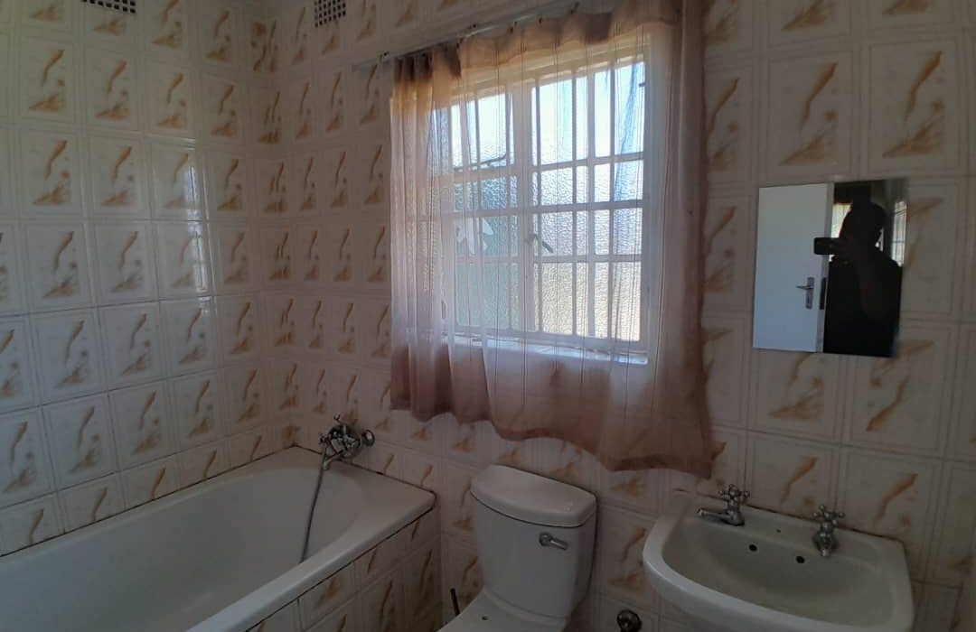 3 Bedroom Cluster House for Sale in Waterfalls 