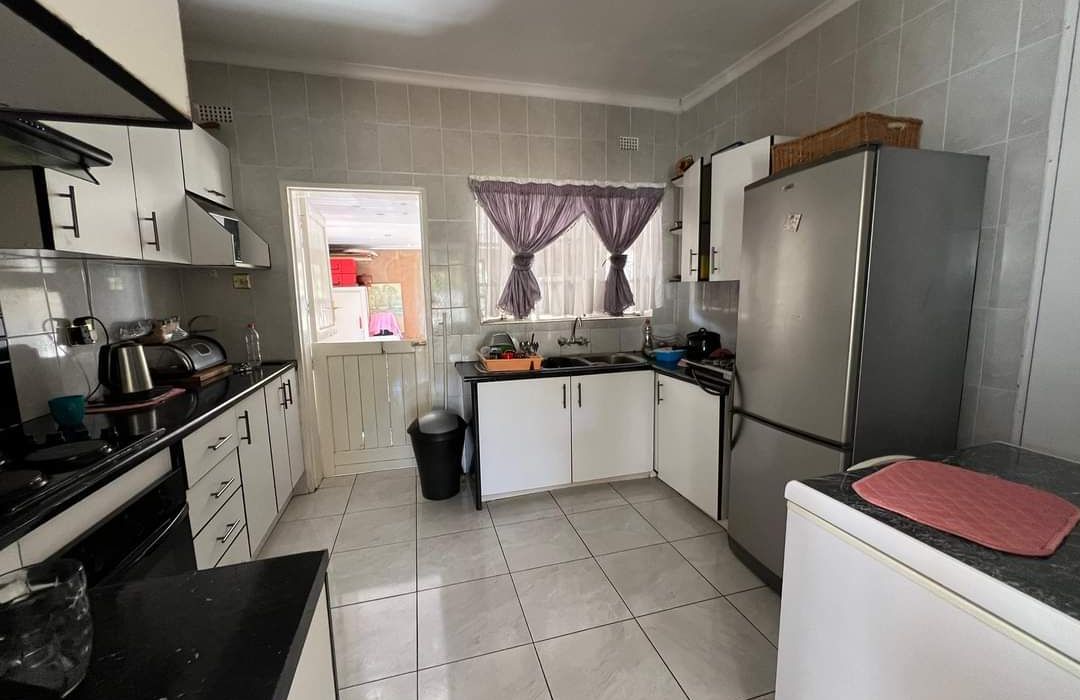 3 Bedroom Cottage for Sale in Borrowdale, Helensvale