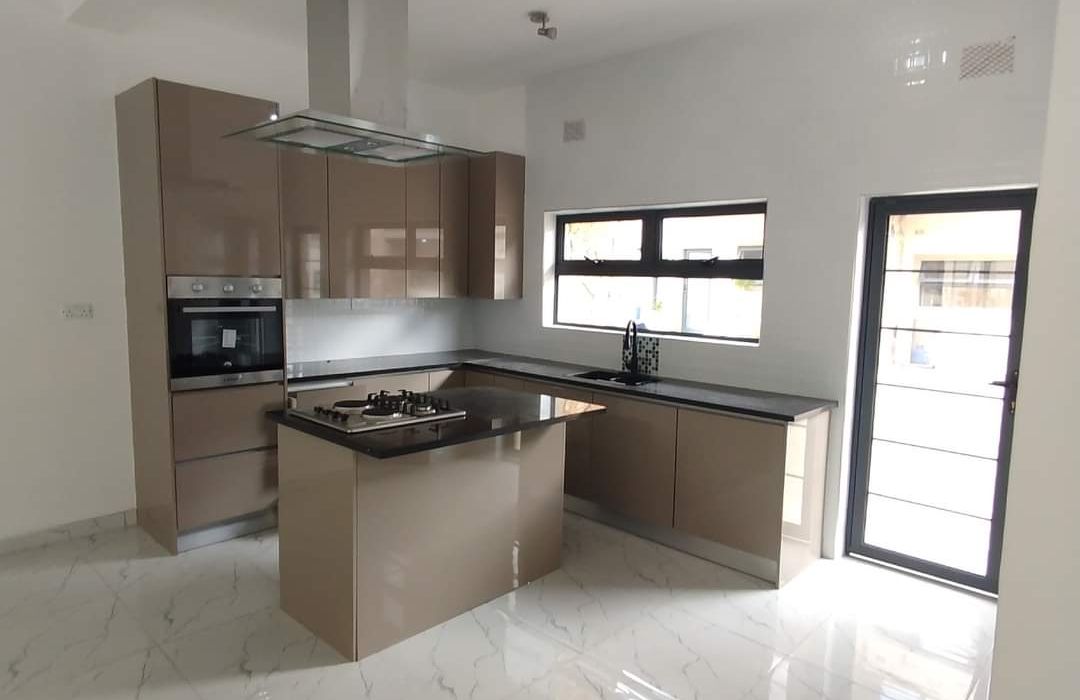 3 Bedroom Duplex Flat for Sale in Newlands 