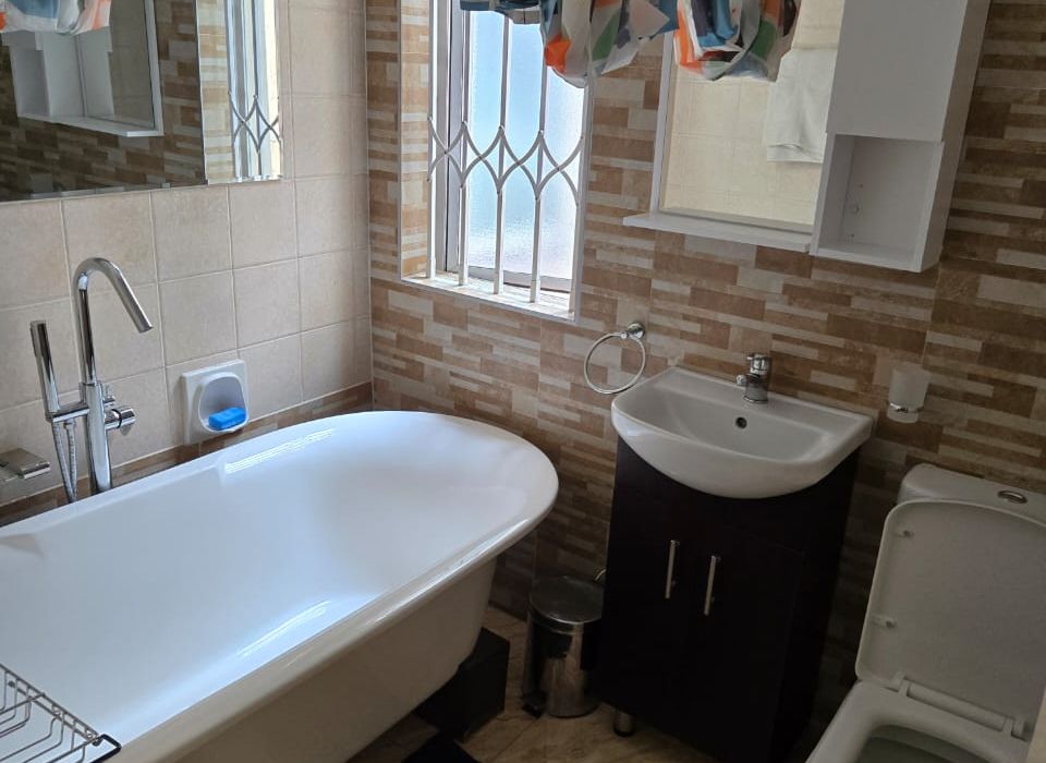 3 Bedroom Flat for Rent in Upper Avenues 