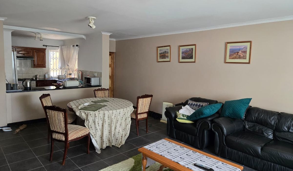 3 Bedroom Flat for Rent in Upper Avenues 