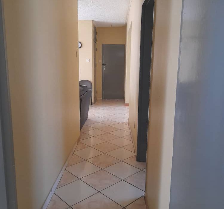 3 Bedroom Flat for Sale in Prospect, Waterfalls 