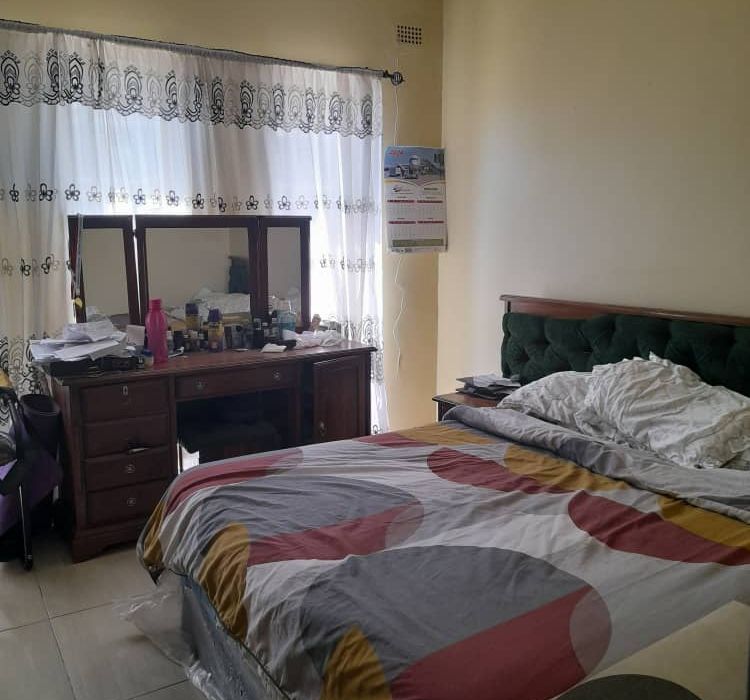 3 Bedroom Flat for Sale in Prospect, Waterfalls 