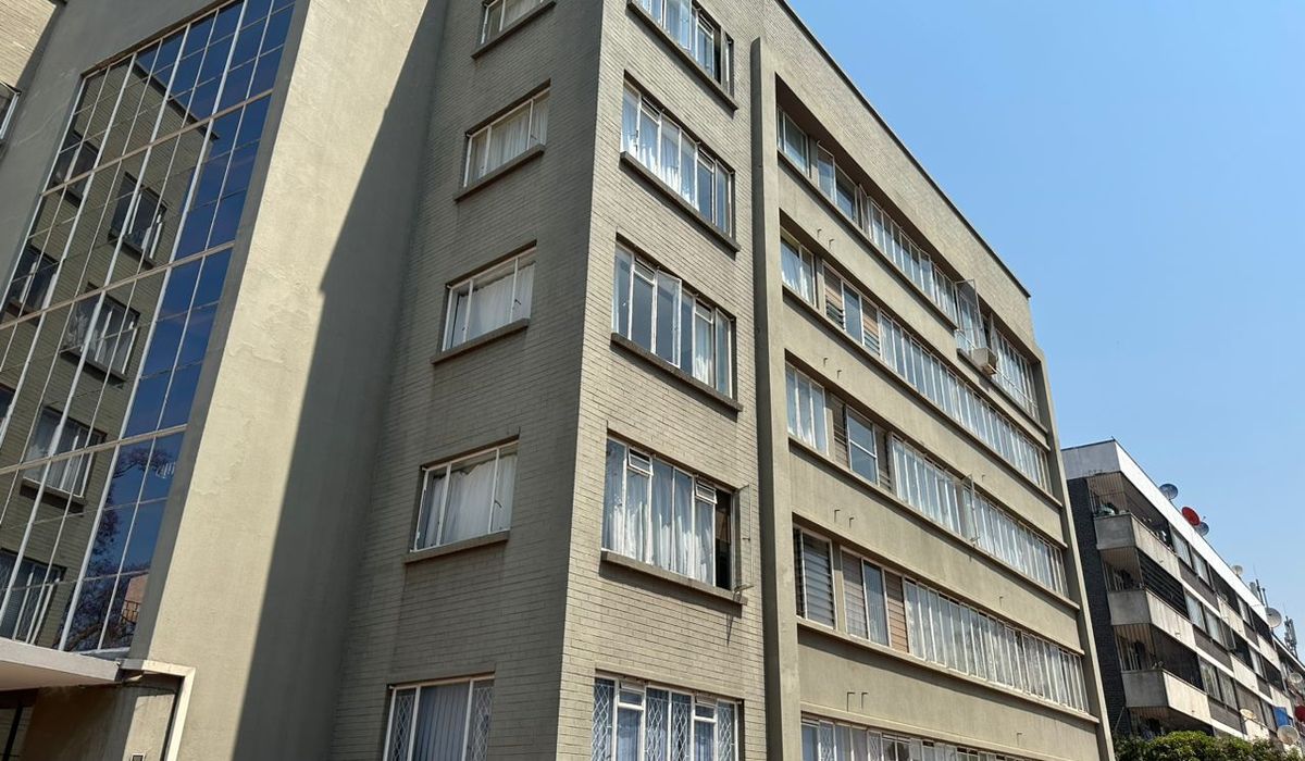 3 Bedroom Flat in The Avenue for Sale 