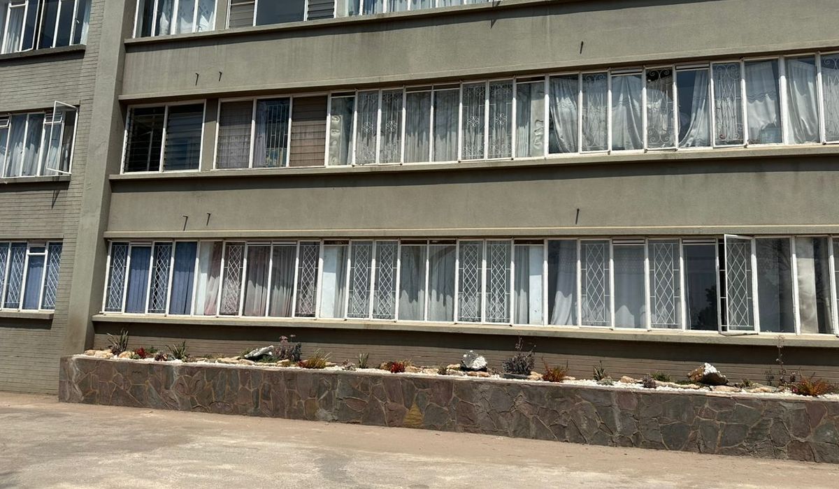 3 Bedroom Flat in The Avenue for Sale 