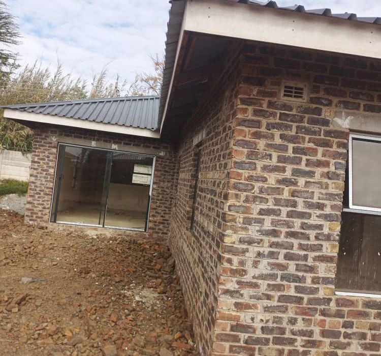 3 Bedroom Garden Flat for Sale in Marlborough