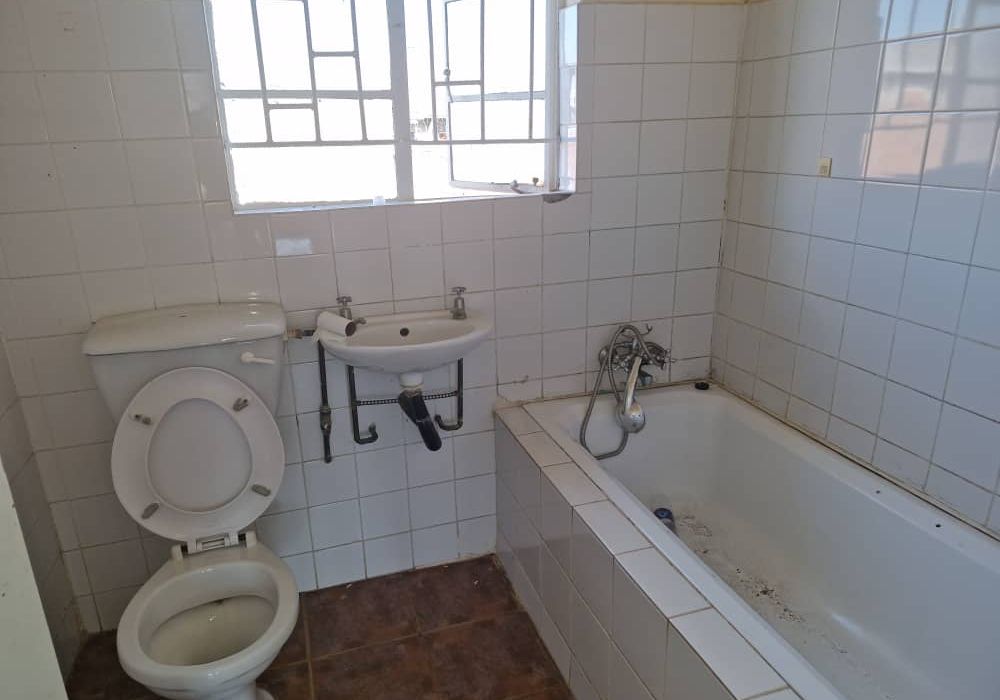 3 Bedroom Garden Flat for Sale in Meyrick Park 