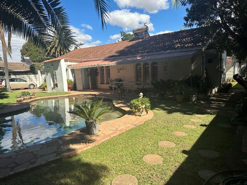 3 Bedroom House for Sale in Avondale West 
