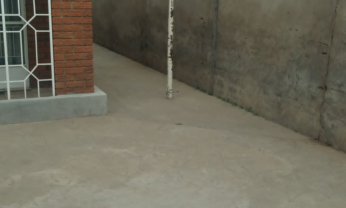 3 bedroom house for sale in Chitungwiza 