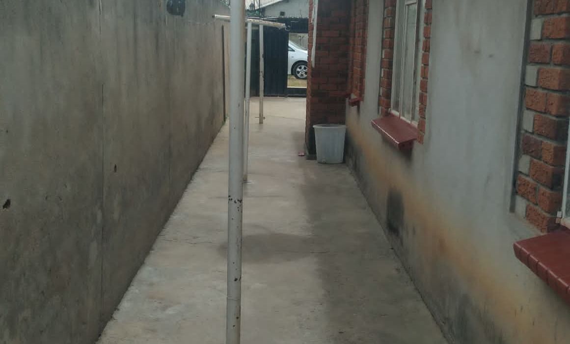 3 bedroom house for sale in Chitungwiza 