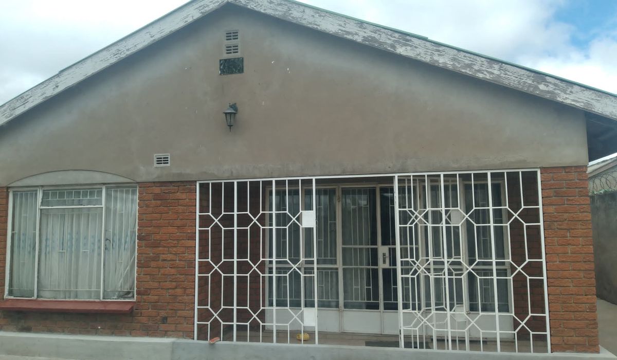 3 bedroom house for sale in Chitungwiza 