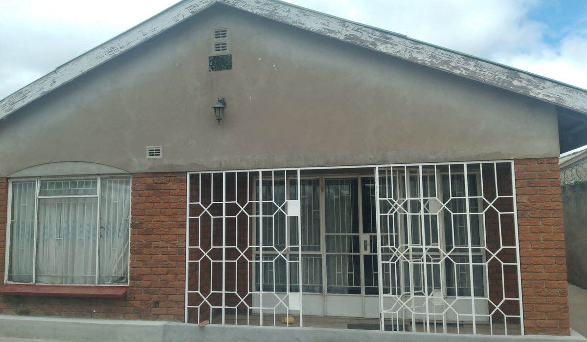 3 bedroom house for sale in Chitungwiza 