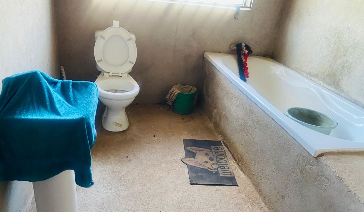 3 Bedroom House for Sale in Queenspark West, Bulawayo 