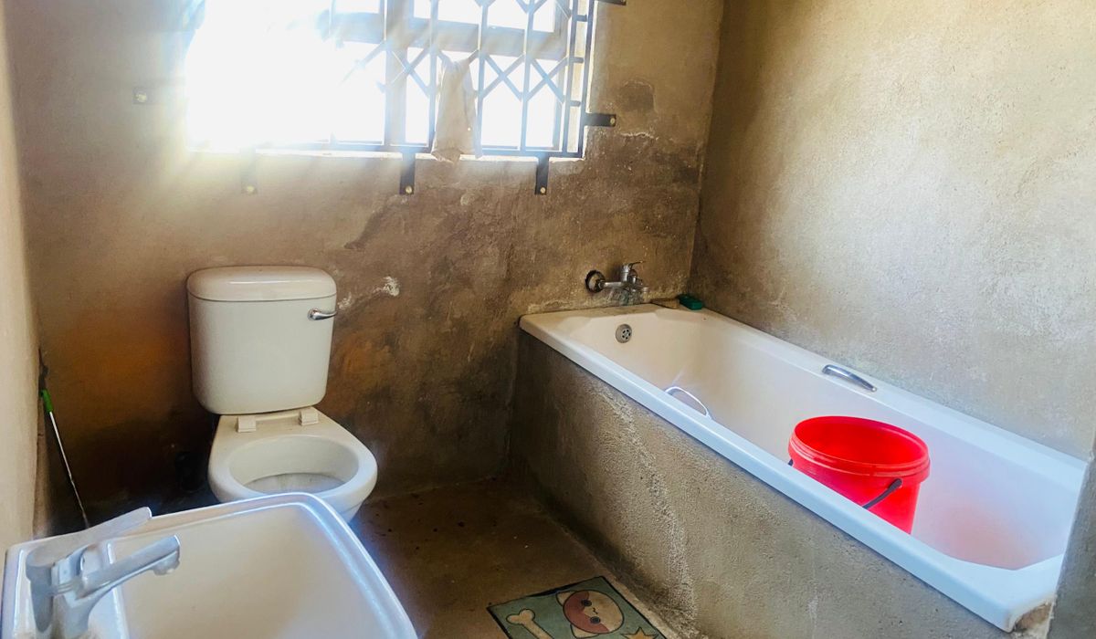 3 Bedroom House for Sale in Queenspark West, Bulawayo 