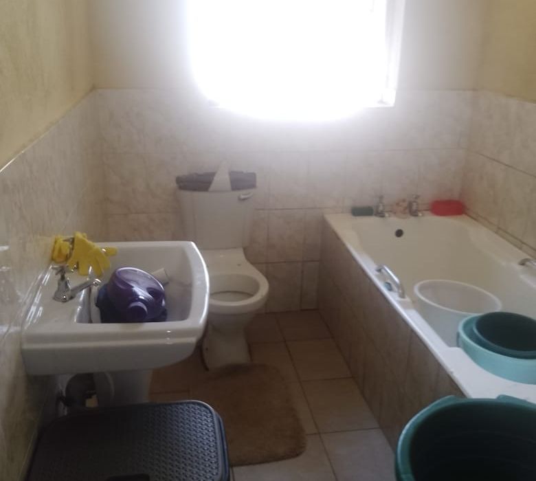 3 Bedroom House in Damofalls for Sale 