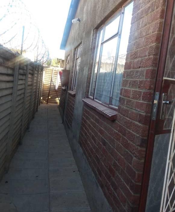 3 Bedroom House in Mabvuku for Sale 